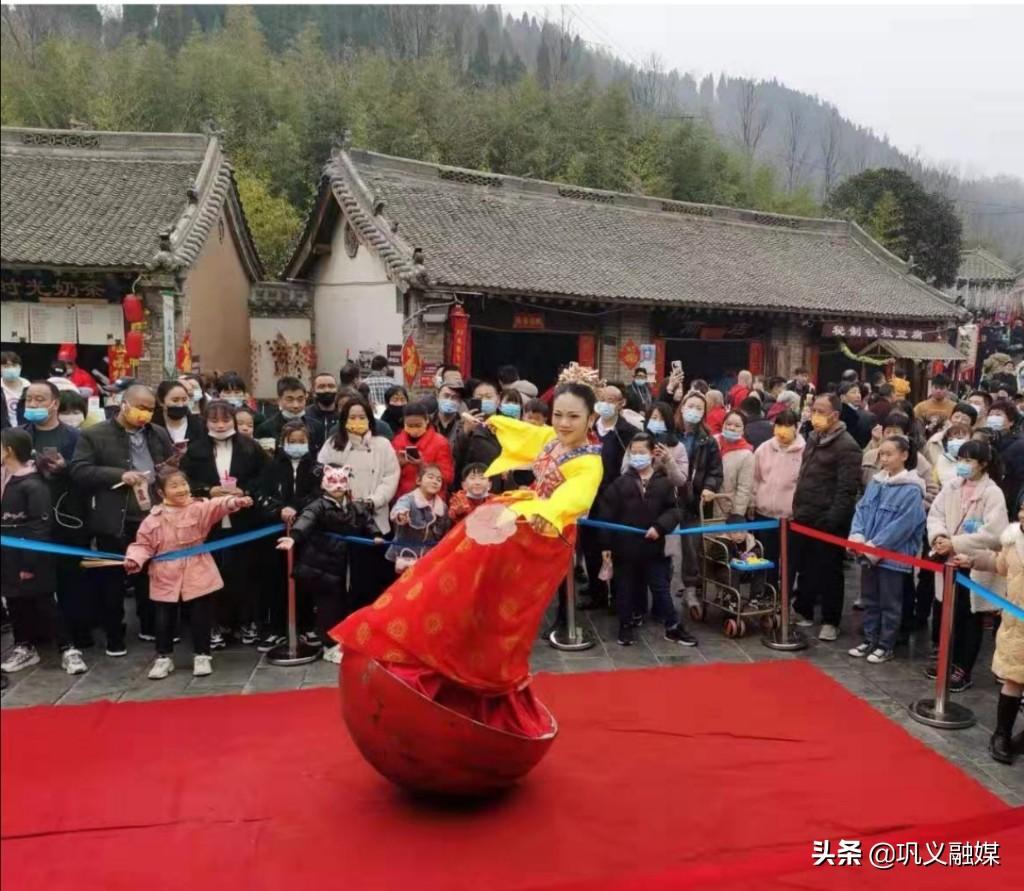 WW最新摔跤赛，自然美景中的精神盛宴，热血对决即将上演！