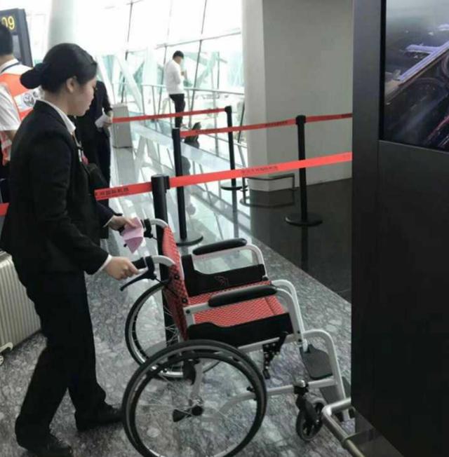 乘机须知，最新拐杖携带规范需遵守