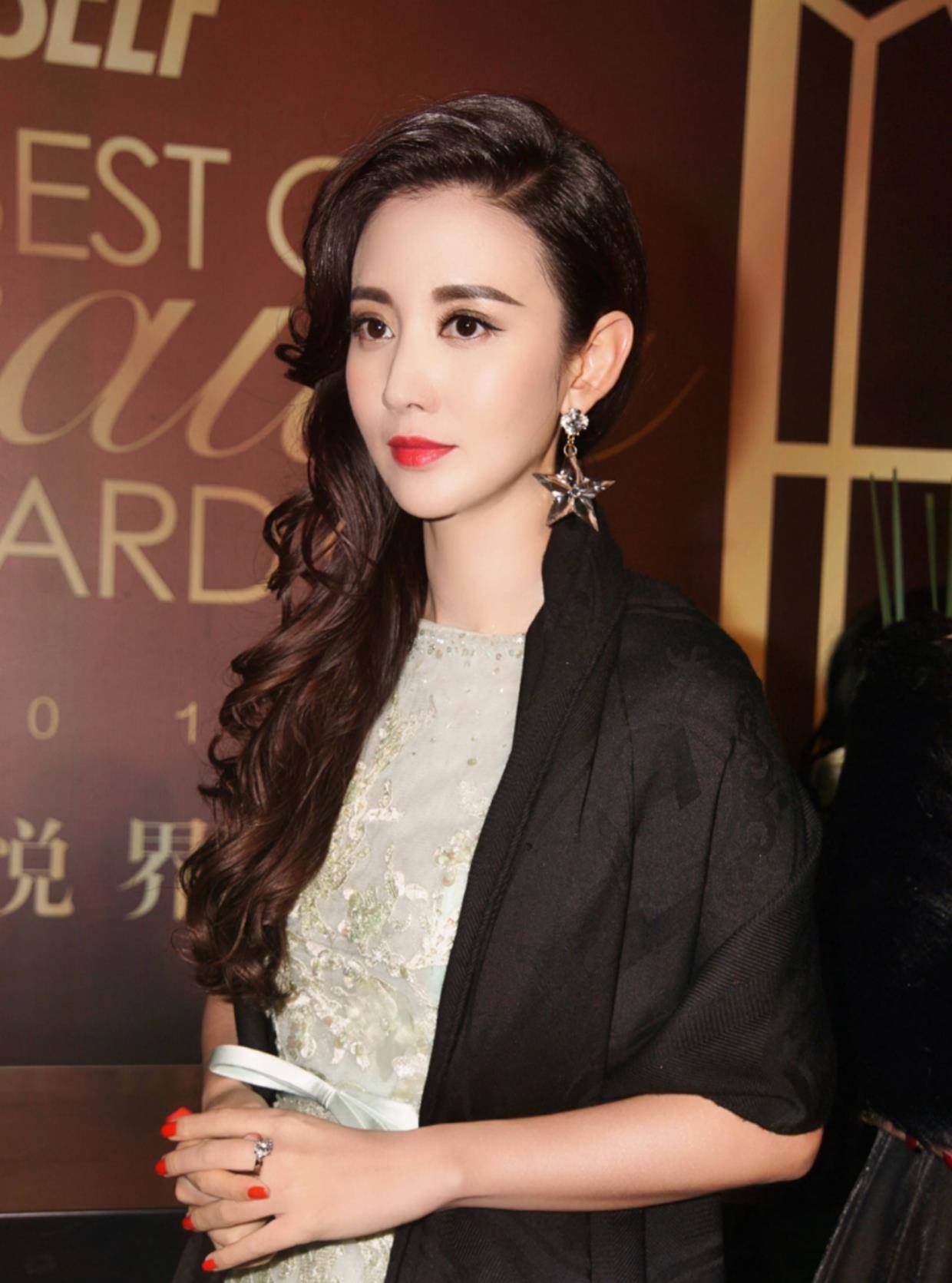 程君演员，舞台与银幕的耀眼之星