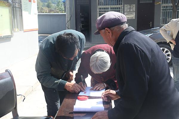 最新广场舞小苹果，舞动中的温情纽带，展现魅力风采