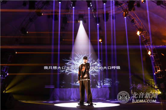 科技与情感交融，最新网络伤感歌曲触动心灵深处