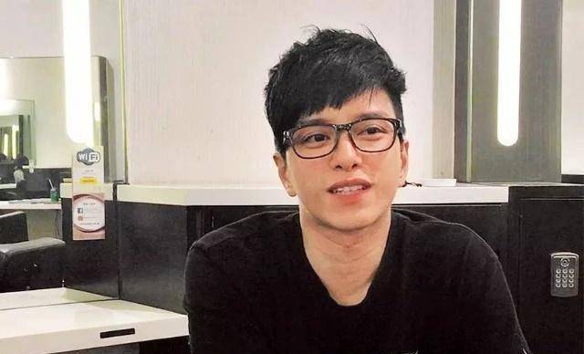 薛佩洁张政雄最新照片，展现学习变化的魅力与自信的光辉