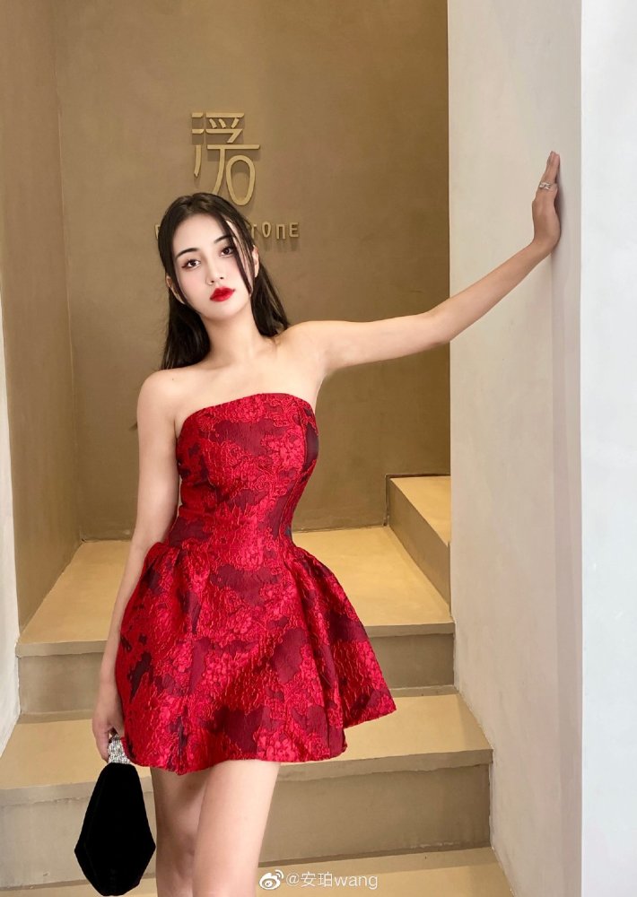 阔太王超小乖最新时尚照片，展现潮流魅力与个人风采