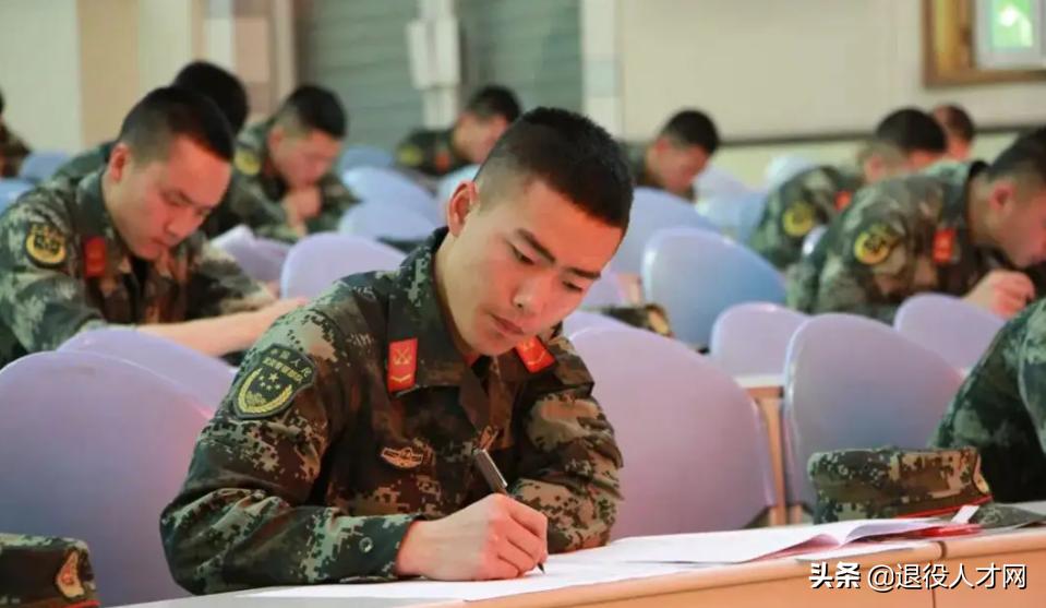 公考年龄改革最新动态，自然美景下的探索之旅