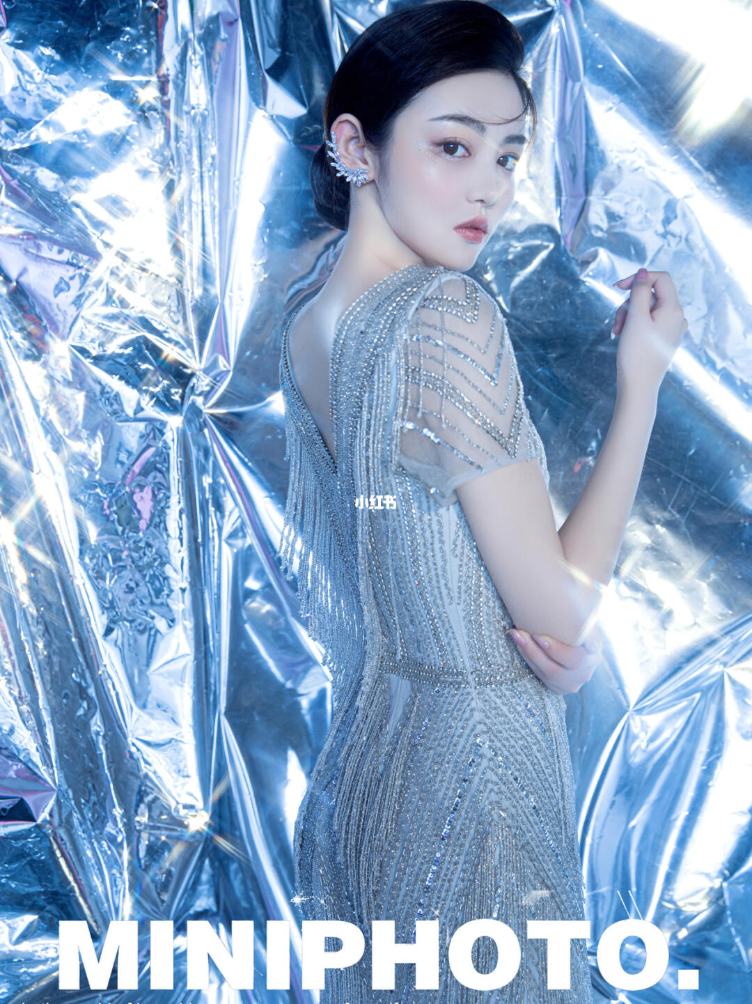 科技与艺术完美融合，最新在线写真欣赏