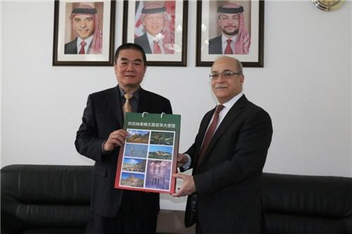 科技新品礼物亮相，开启未来生活新篇章！