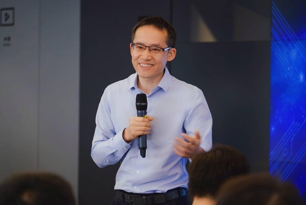 闫虹访谈最新,小巷深处的独特风味揭秘