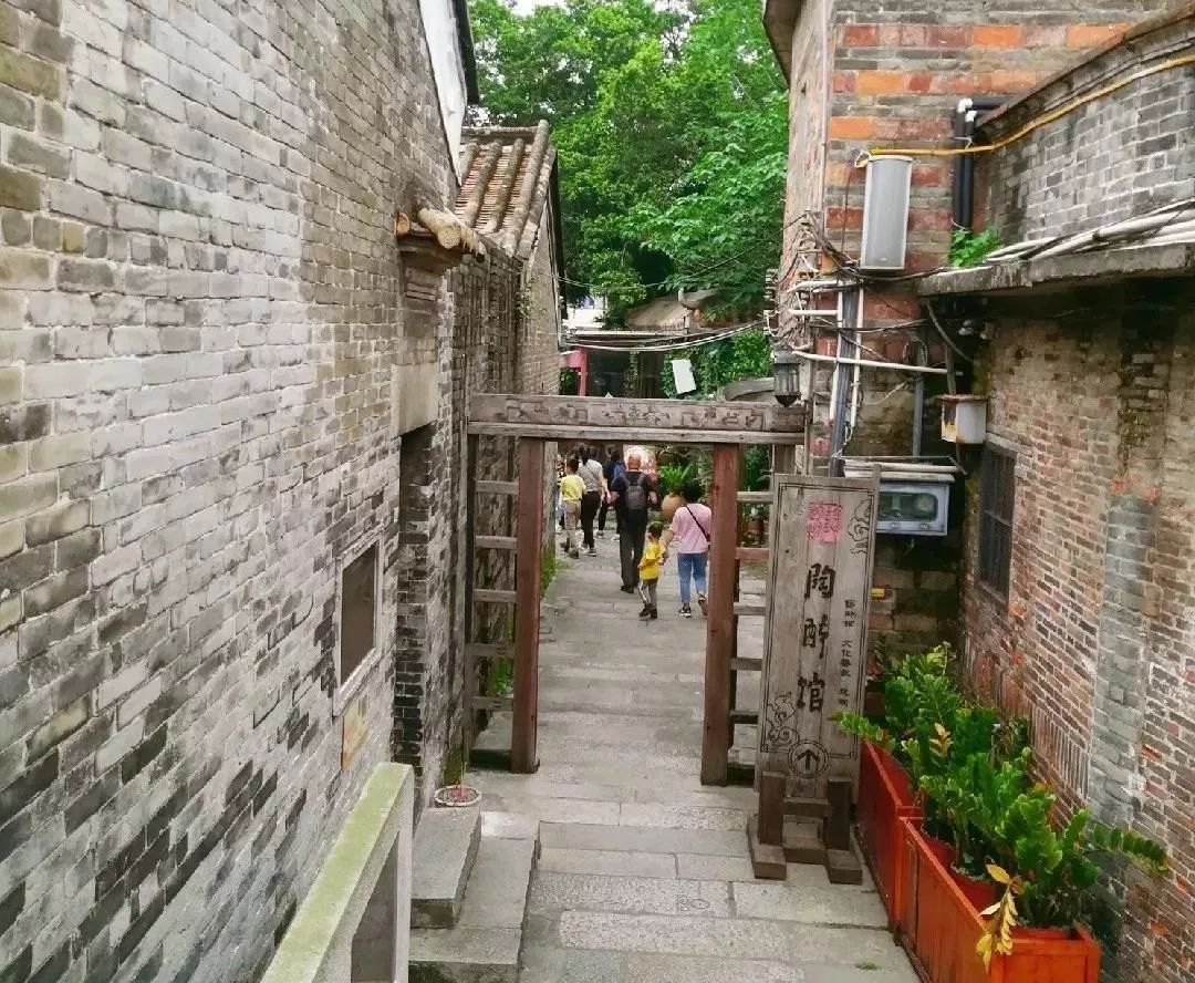 探索小巷深处的独特风情,最新壁纸图片带你领略特色壁纸小店