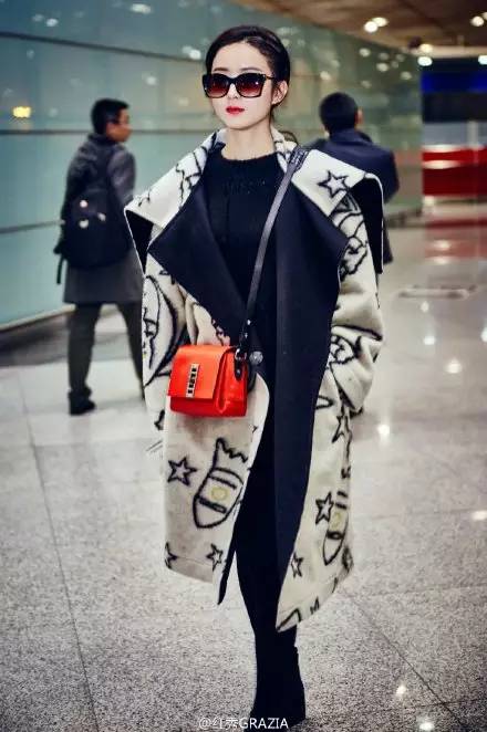 赵丽颖机场街拍最新风尚,自然美景鼓舞之旅