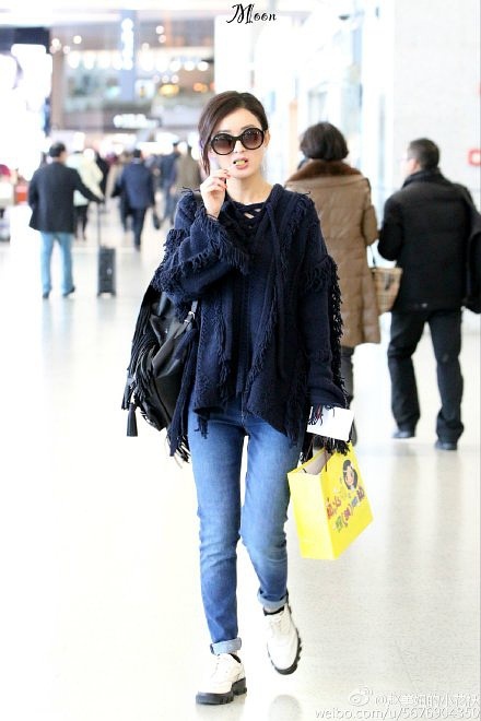 赵丽颖机场街拍最新风尚,自然美景鼓舞之旅