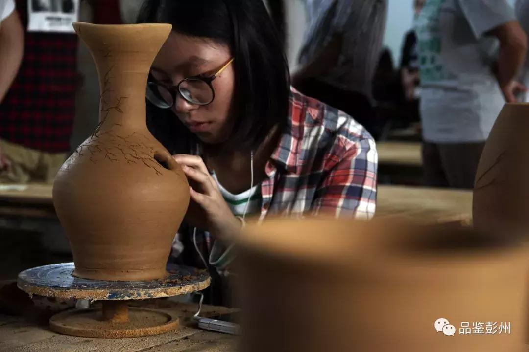 华为上市情况揭秘,小巷特色小店引领探索未知世界之旅