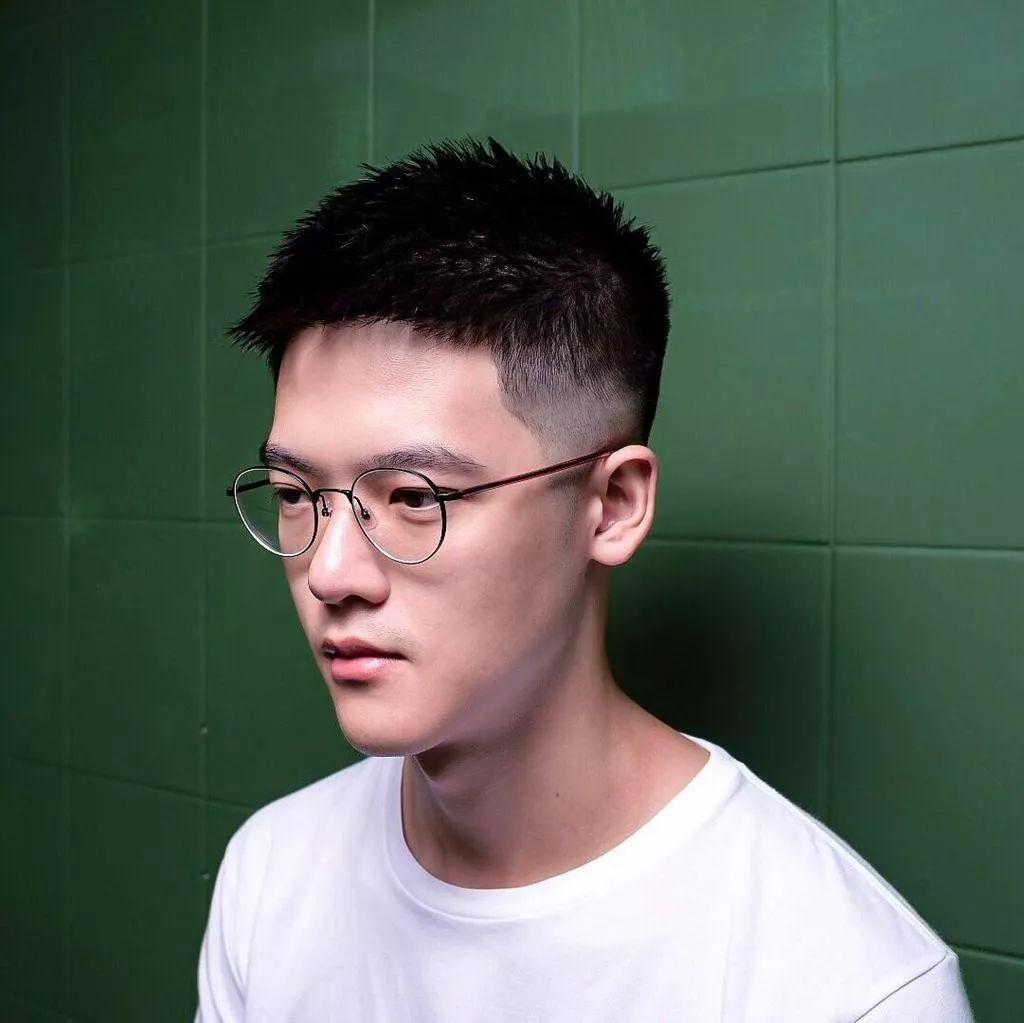 最新男头时尚潮流探索,现代男性发型新趋势