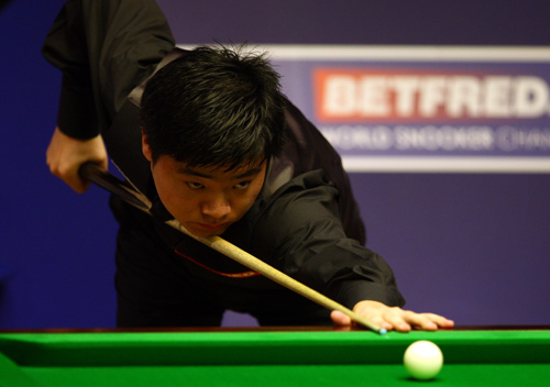 丁俊晖最新动态,光与影的奋斗,自信成就辉煌